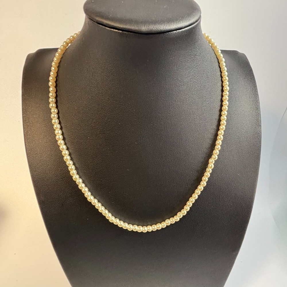 Vintage Pearl Necklace Single Strand 14 inch Elegant